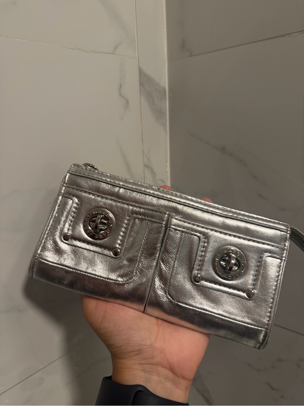 Marc Jacob’s Y2K Silver Metallic wallet- Stylish Evening Bag - Picture 3 of 5